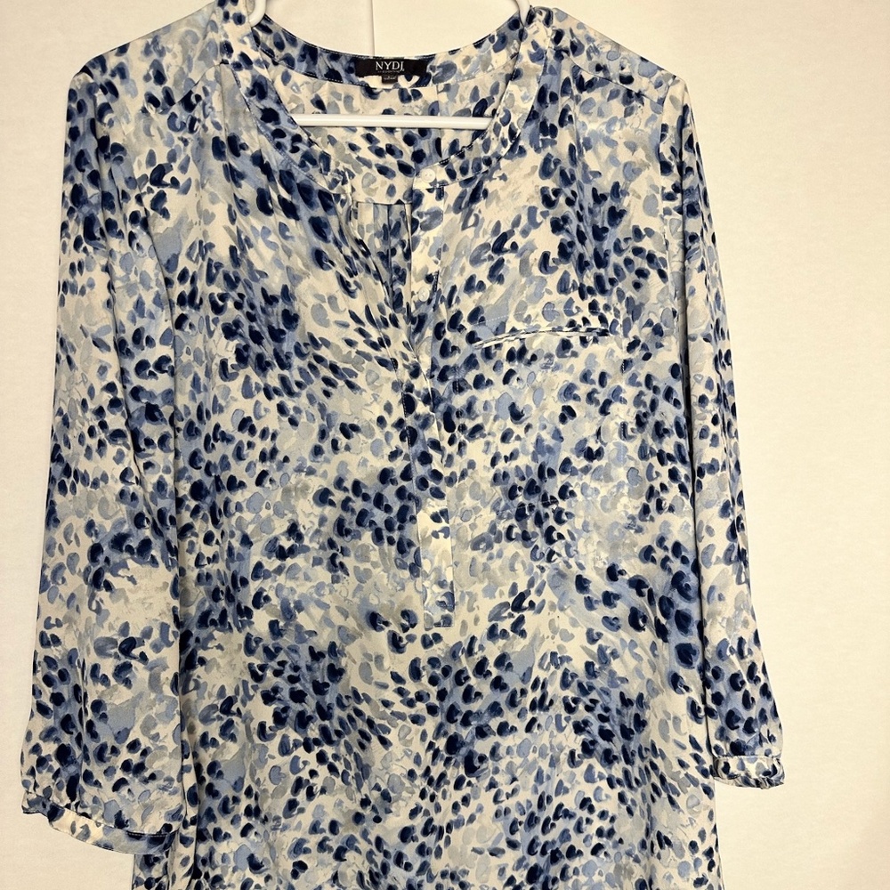 NYDJ Size L white blue and white buttondown blouse